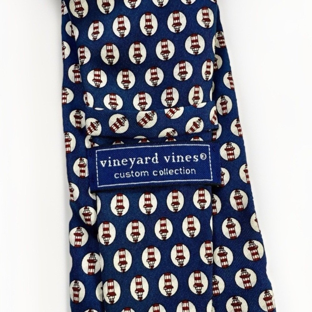Vineyard Vines 100% Silk Blue and Red Lighthouse Design Tie - Summer,‎ Beach